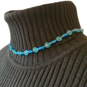 ROSE NANANE - Short Clear Blue flowers & oval beads necklace